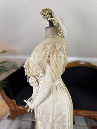 Antikes Hochzeitskleid aus der Titanic-Ära, ca. 1912