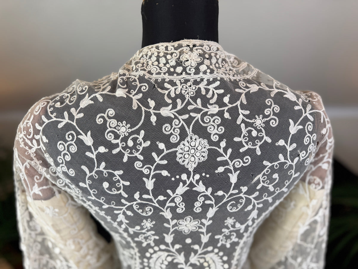 Jacke aus weißem besticktem Tüll, Edwardianisch, England, ca. 1906 – Dekoratives Überkleid