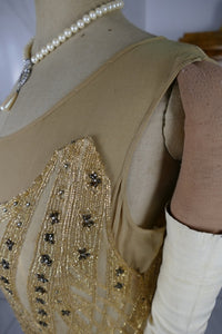Antikes Flapper-Abendkleid, ca. 1926 – Perlenverzierte Jazz-Age-Silhouette