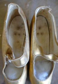 Goldene Abendpumps, ca. 1910