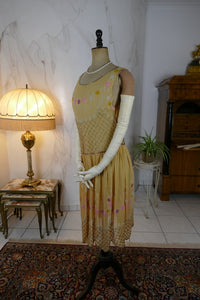 Antikes seidenes, perlenbesetztes Cocktailkleid, ca. 1926