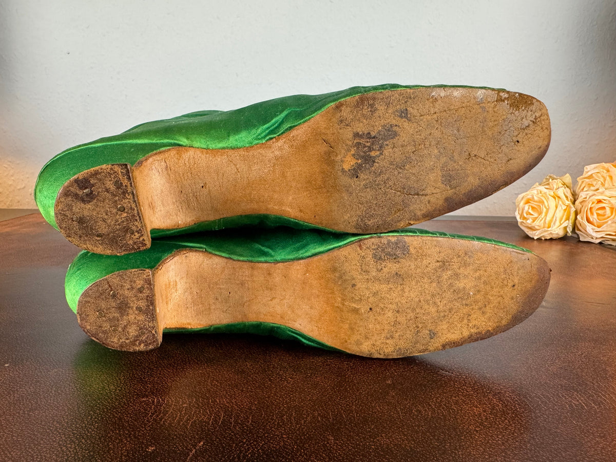 Victorian Green Silk Lace‑Up Boots, ca. 1875 – Low Heel, Brass Fasteners, Red Leather Lining