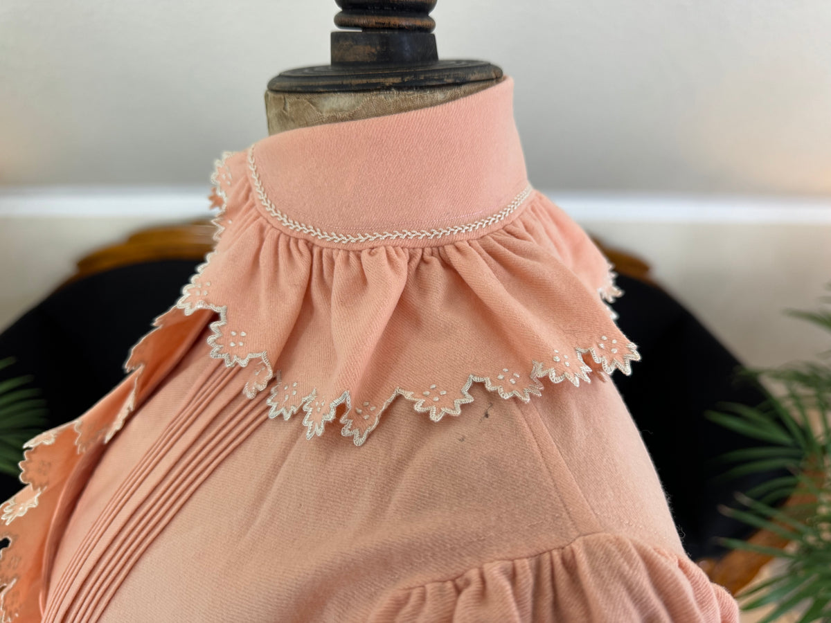 KÖNIGLICHE Bettjacke, aus dem Nachlass der Herzogin Maria Immakulata von Württemberg, geborene Erzherzogin von Österreich, 1900