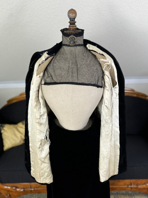 LINKER & Cie. Antikes schwarzes Samt-Gehkleid, Paris, ca. 1910