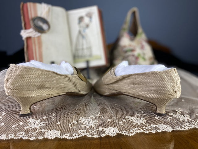 Bestickte Rokoko-Schuhe, ca. 1790
