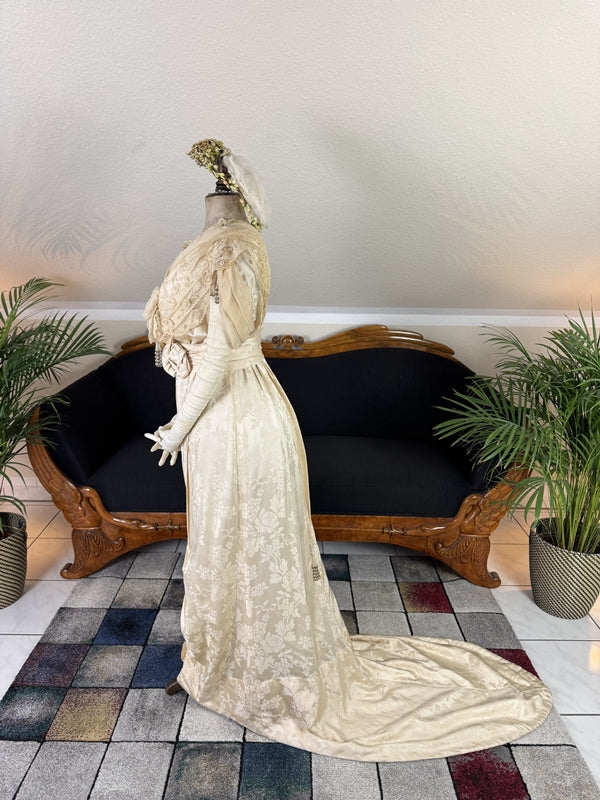 Antikes Hochzeitskleid aus der Titanic-Ära, ca. 1912