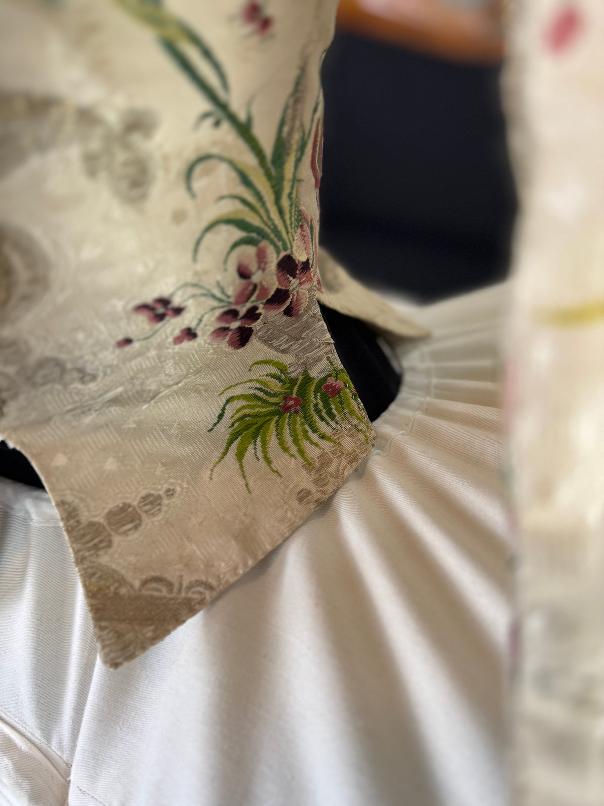 Seltenes Rokoko-Mieder, ca. 1765 – handgenähtes französisches Kleidungsstück aus dem 18. Jahrhundert