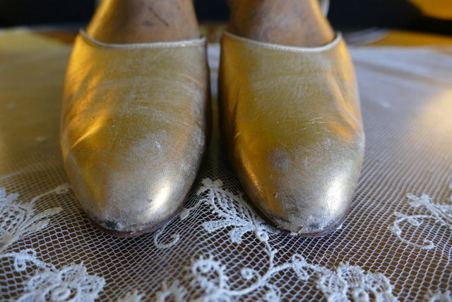 Antike goldene Ledertanzschuhe, ca. 1924