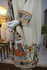 Ägyptische Revival Seidenjacke, ca. 1924 – Appliqué-Motive mit Sphinx, Skarabäus & Pyramide