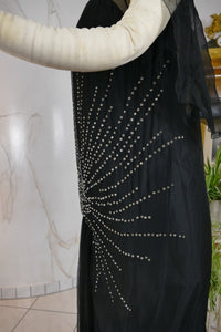 Antikes Abendkleid aus schwarzem Seidenchiffon mit Strasssteinen, ca. 1928