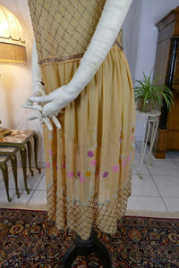 Antikes seidenes, perlenbesetztes Cocktailkleid, ca. 1926