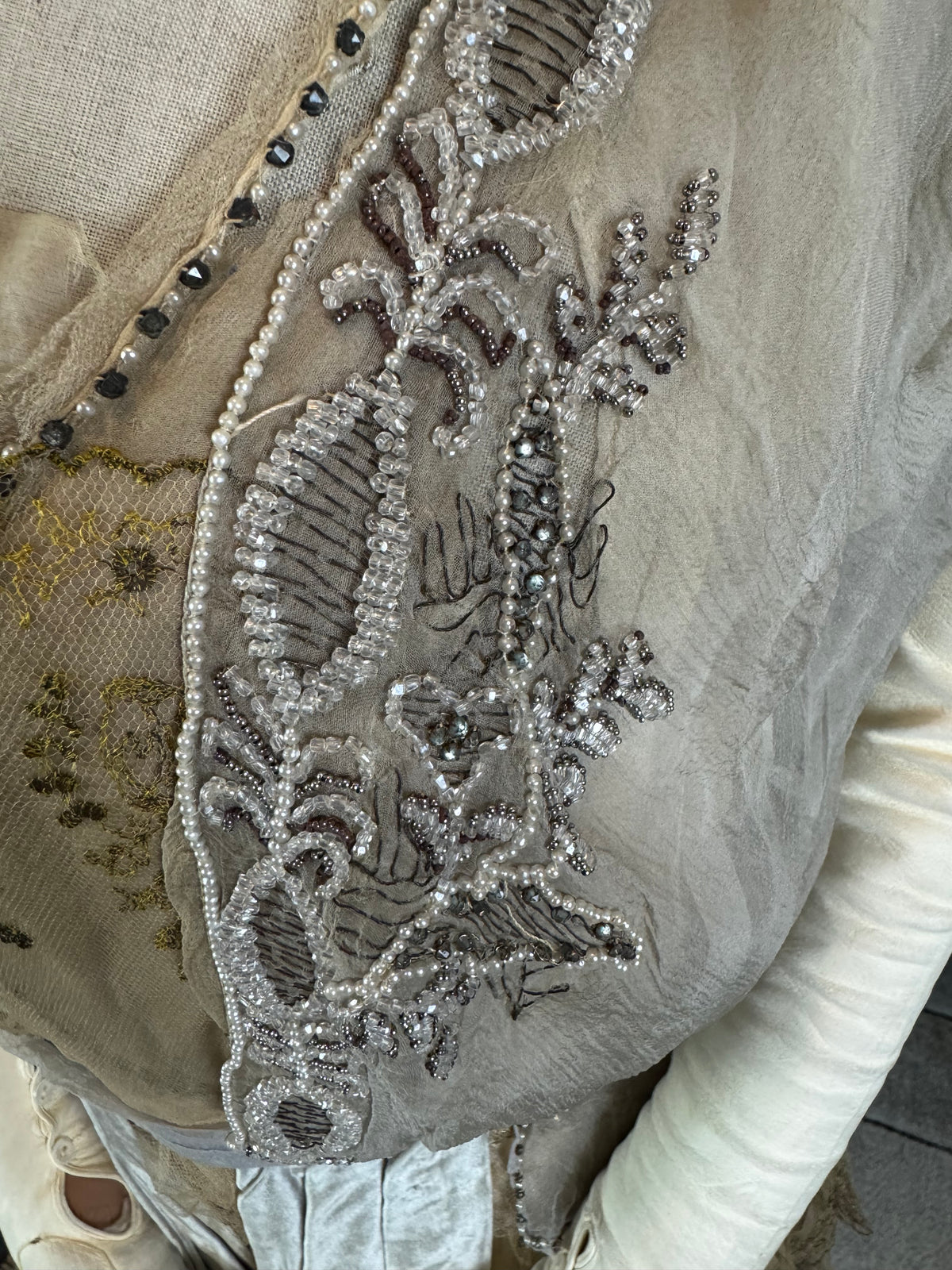 Antikes GUSTAVE BEER Abendkleid – Seidenchiffon &amp; Samt, Paris Couture ca. 1912