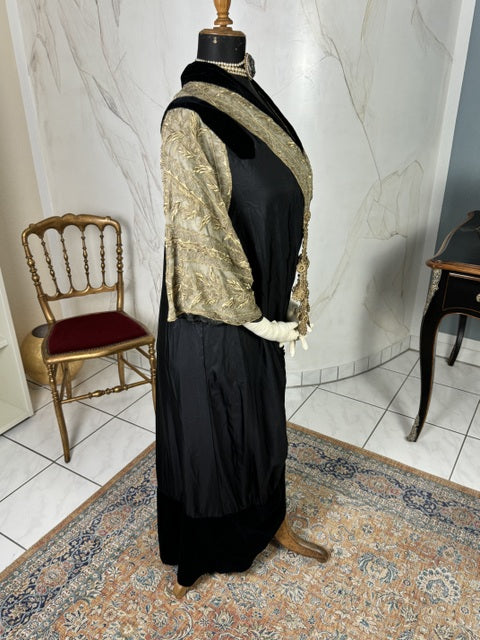 STRAWBRIDGE &amp; CLOTHIER Mantel, Philadelphia, ca. 1912