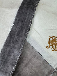 ROYAL Antiquitätensammlung von Trauer-Taschentüchern, 19 Stück mit Württemberg-Monogrammen, um 1900