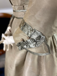 Antikes viktorianisches Seidenkleid, England, ca. 1868