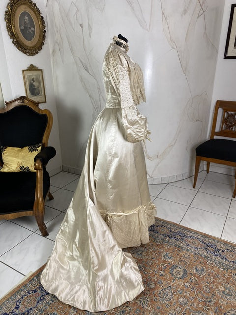 Antikes Hochzeitskleid aus Seide, ca. 1901