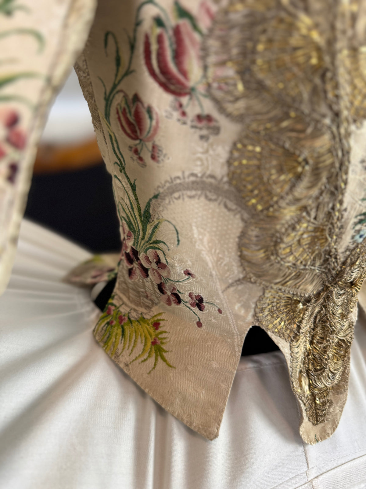 Seltenes Rokoko-Mieder, ca. 1765 – handgenähtes französisches Kleidungsstück aus dem 18. Jahrhundert