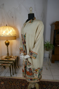 Ägyptische Revival Seidenjacke, ca. 1924 – Appliqué-Motive mit Sphinx, Skarabäus & Pyramide