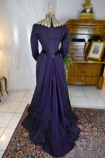MADAME PERCY Seiden-Besuchskleid, ca. 1898