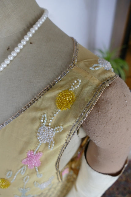 Antikes seidenes, perlenbesetztes Cocktailkleid, ca. 1926