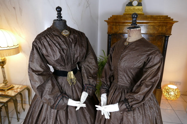 1840s Biedermeier mother‑daughter afternoon dresses in printed cotton with wide sleeves and fitted bodices, antique gowns