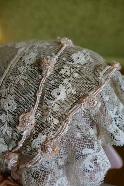 Boudoir-Haube, England, 1920er Jahre