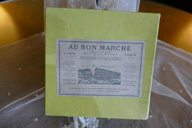 AU BON MARCHÈ Antike Kinder-Abendmütze, ca. 1900