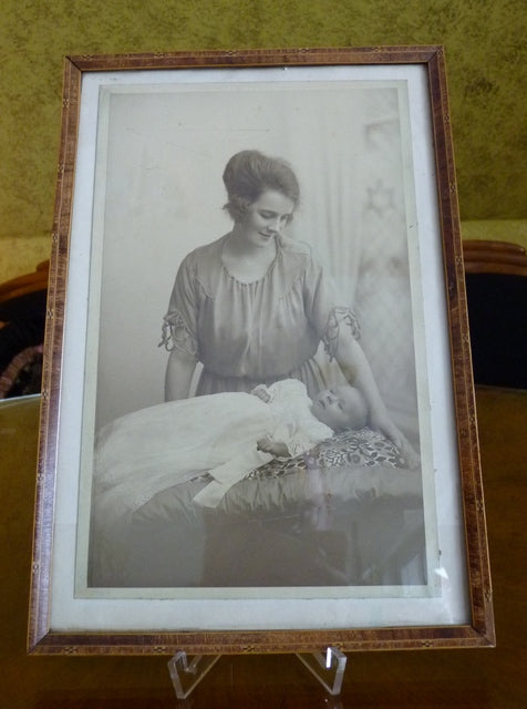 Taufkleid mit Originalfoto, England, ca. 1923 – Netz-Tüll & Spitze, Unterkleid aus Seide