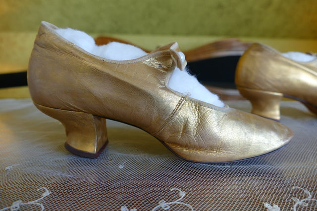 Goldene Abendpumps, ca. 1910