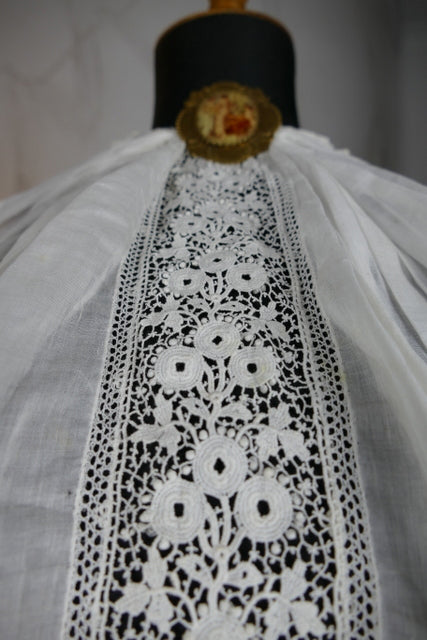 Jabot, um 1910