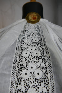 Jabot, um 1910