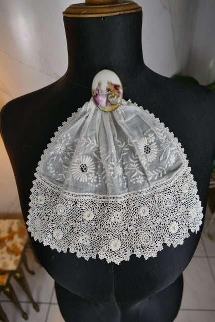 Antique Irish lace jabot with embroidered white muslin, early 20th century, delicate lace border