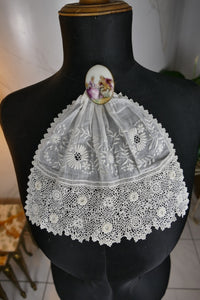 Antique Irish lace jabot with embroidered white muslin, early 20th century, delicate lace border