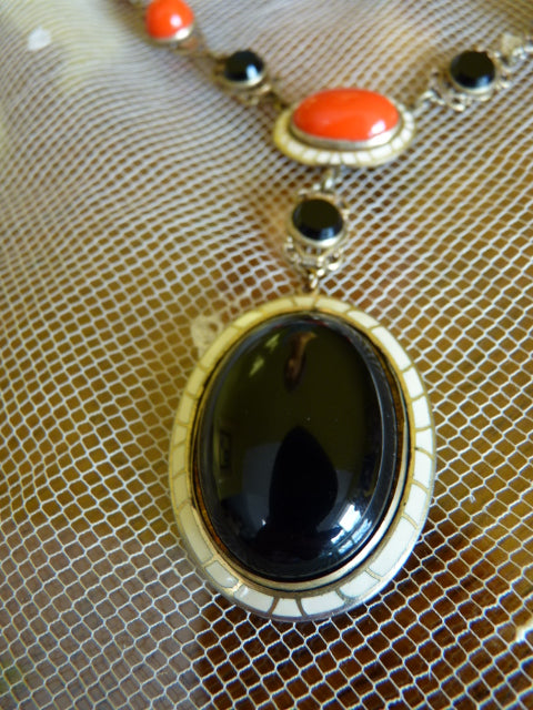 Art Deco Emaille Halskette aus schwarzem &amp; rotem Glas, 1920er