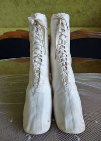 Sportliche Schnürstiefel aus Baumwollsatin, ca. 1875