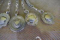 Chatelaine-Brosche, 1902-1964