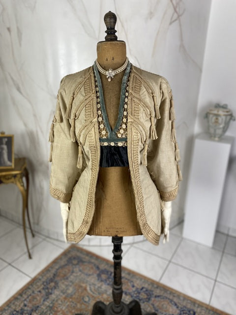 1910 Drecoll Paris–Vienna walking jacket in black wool with velvet collar and decorative buttons, antique garment