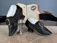 Spätbarocke Damenschuhe, 1730er–1740er Jahre – Seltene englische Seidenschuhe aus dem 18. Jahrhundert