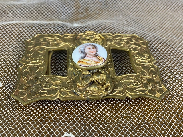 Gürtelschnalle mit barocker Dame, ca. 1890