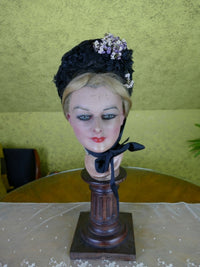 Vergissmeinnicht-Haube, 1880er Jahre
