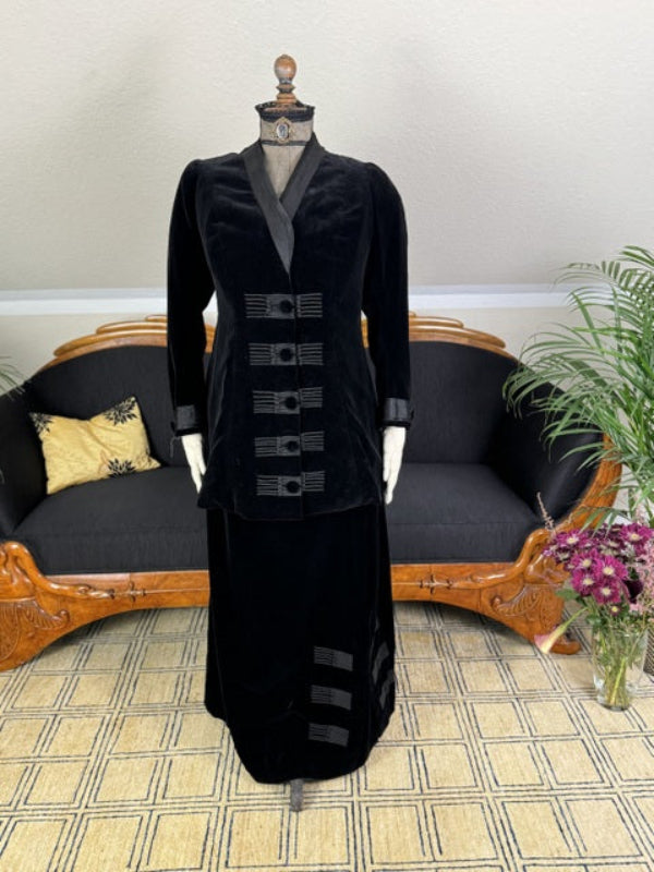 1910 Linker & Cie black velvet walking dress with decorative trimmings, front buttons and long skirt, antique gown