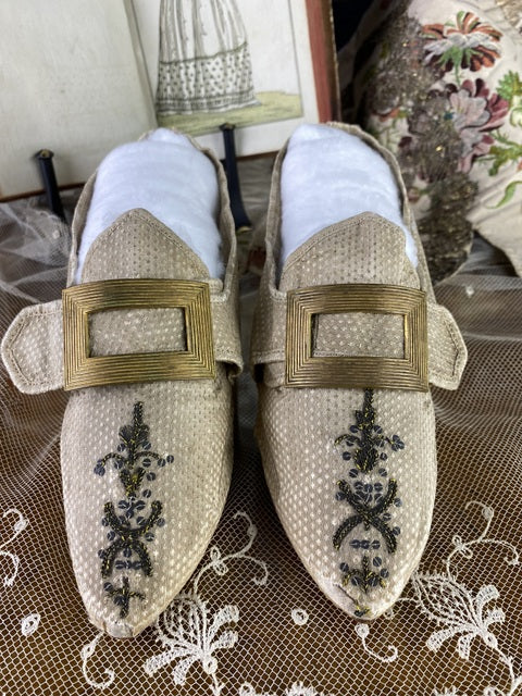 Bestickte Rokoko-Schuhe, ca. 1790