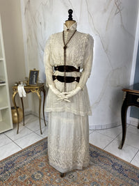 1911 Madame Agnes Unwin white cotton summer dress with lace inserts, high waistline and airy skirt, antique gown