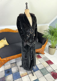 1912 American Edwardian walking dress in dark velvet with lace collar, long skirt and decorative buttons, antique gown