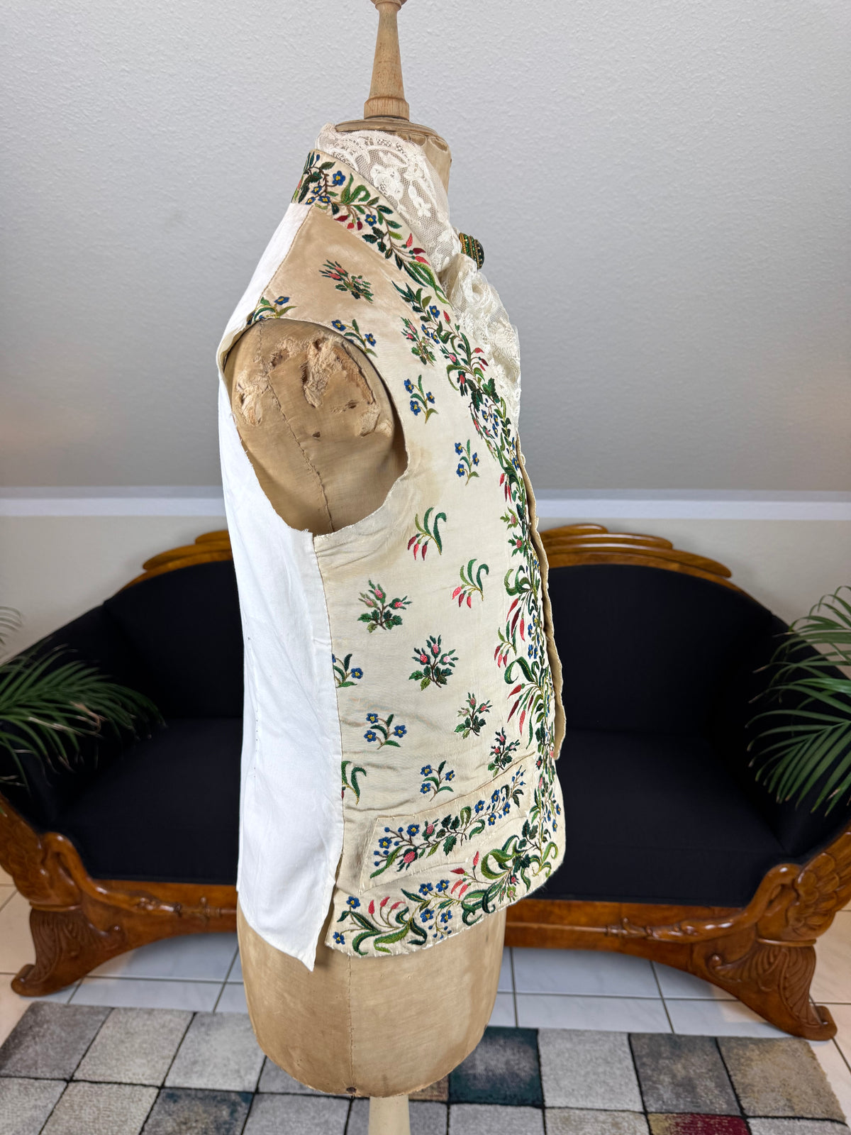 Georgian Cream Silk Embroidered Waistcoat, England ca. 1790 – Vibrant Antique Menswear