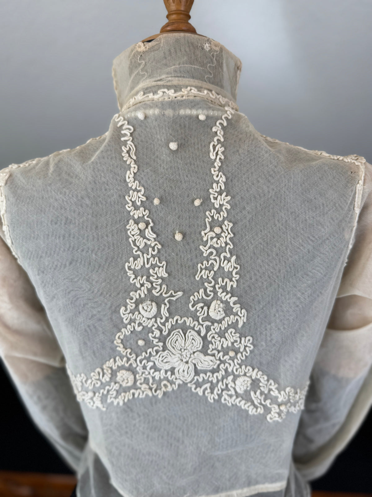 Bluse mit Soutache-Applikation, ca. 1915