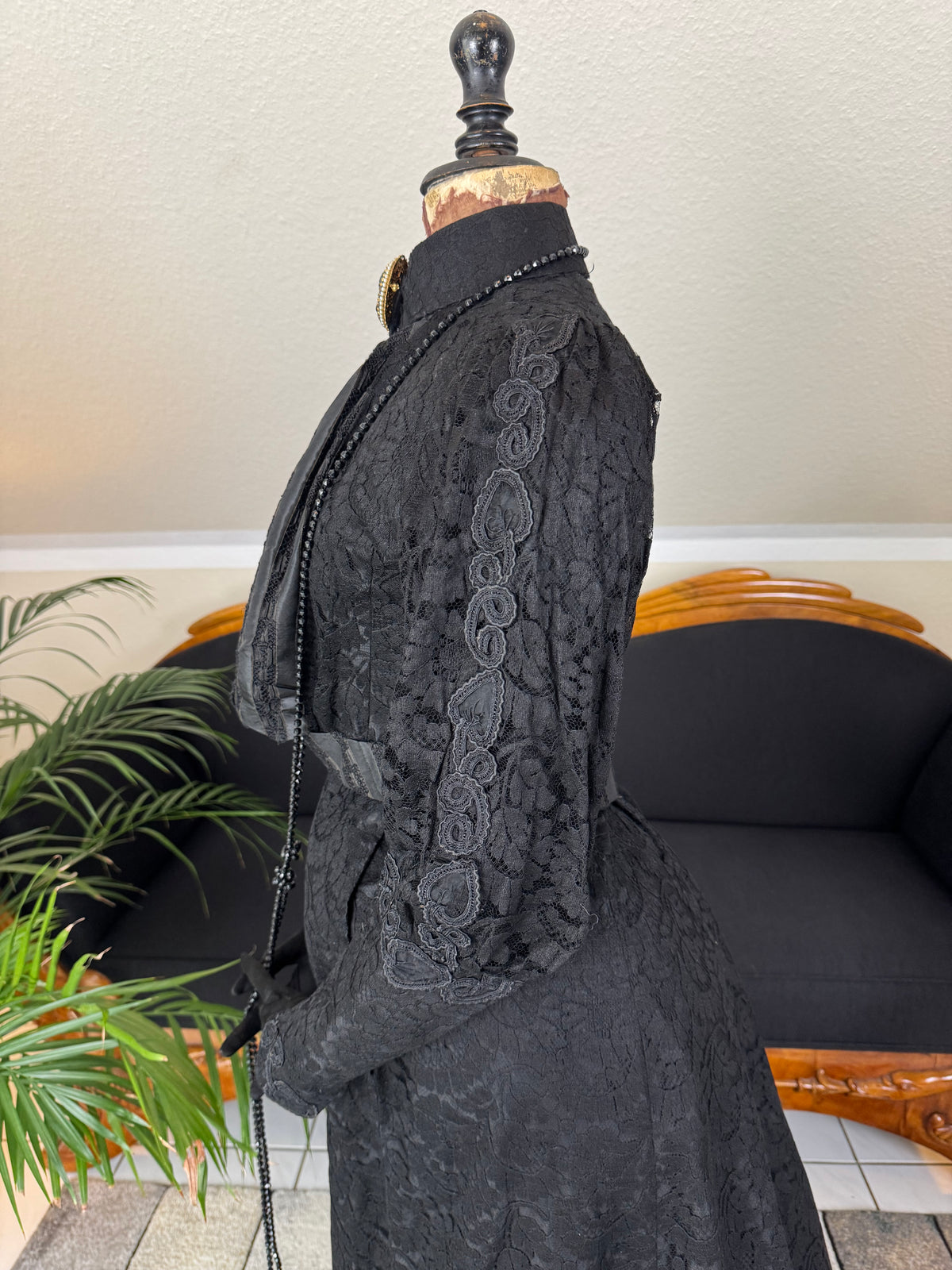 1904 black silk skirt and bodice set, very good condition