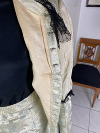 Antikes zweiteiliges Dinnerkleid aus Seidenbrokat, ca. 1898