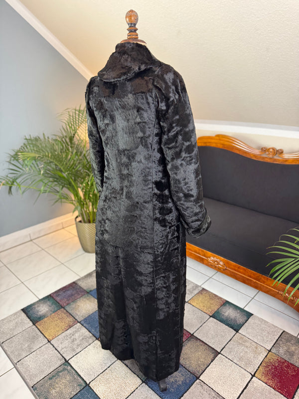 Manteau long en fausse fourrure de castor noire de l'époque édouardienne, vers 1904 – Victor Tailoring Co., Chicago