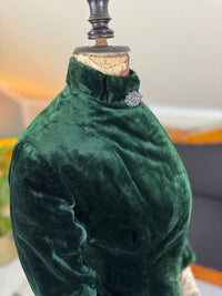 Seltene viktorianische Reitjacke, ca. 1878 – Grüner Samt, gestepptes Seidenfutter, historische Reitsportmode